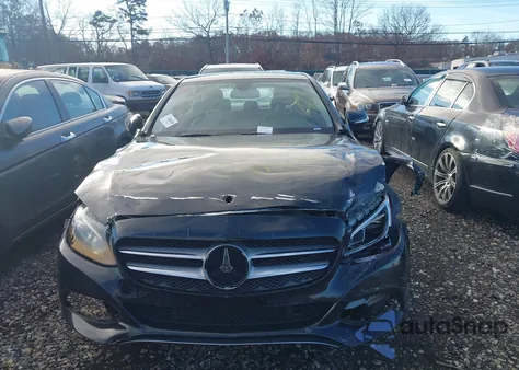 2015 Mercedes-Benz C 300 4Matic из США, поврежденный, VIN 55SWF4KB3FU080742